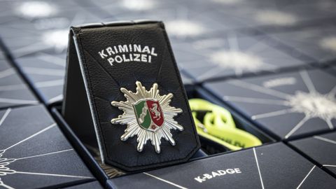 Neues K-Badge der Kriminalpolizei im Trageversuch.